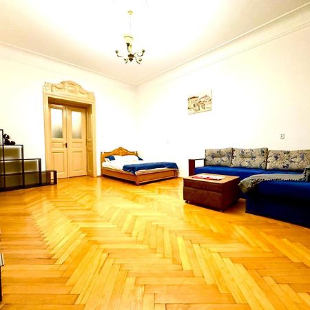 Luxury Apartment Near Rynok Square Lviv Eksteriør bilde