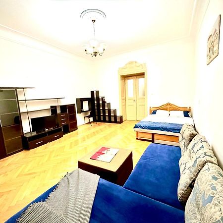 Luxury Apartment Near Rynok Square Lviv Eksteriør bilde